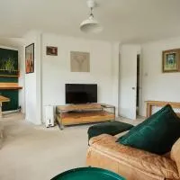 Premium Central Stroud Apartment with Parking x2, hotel v destinácii Stroud