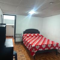 Habitación con baño privado para 1 o 2 personas, ξενοδοχείο κοντά στο Αεροδρόμιο La Nubia  - MZL, Manizales