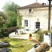 Les Chambres du Prieuré, hotel Saint-Vincent-Rive-dʼOlt városában