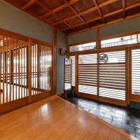 天然木曽ひのきのお風呂がある貸切民泊 志ろきや, hotel a Katsuyama