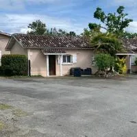 Petite maison dans un village du Gers, hotel di Sabazan