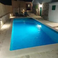 Didovi dvori, Hotel in Seline