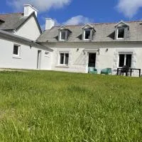 maison totalement rénovée 3 chambres au coeur du village, hotell sihtkohas Lézardrieux