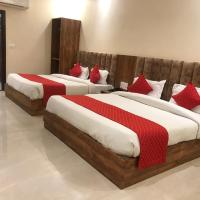 Hampton Hotel - 100 mt from Golden Temple, hotel sa Amritsar