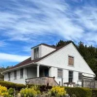 Surfmen's Cottage - Historic Coast Guard property、ポイント・アリーナのホテル