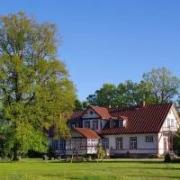 Kursi Summer Manor, hotel Laasme városában