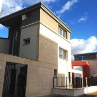 House Versailles & Olympic Centers, hotel i n&aelig;rheden af Toussus Le Noble Lufthavn - TNF, Guyancourt