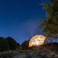 Camping la Peiriere - Évasion en Dôme, hotell i Tuchan