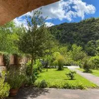 Picos de Europa Suites and Rooms, hotel di Turieno