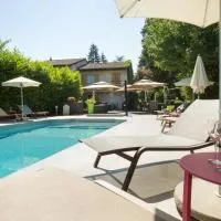 Logis Hotel Le Petit Casset, hotell i La Boisse