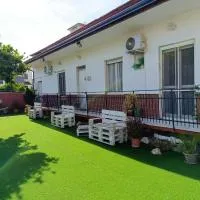 Casa con ampio giardino e patio, готель у місті Acerra