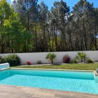 Chambre au calme océan lac foret avec piscine au sel et spa, ξενοδοχείο σε Hourtin