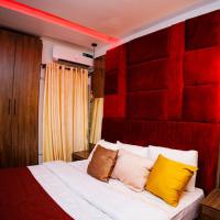Vic & J Lounge and Hotel Asaba, hotel v Asabě