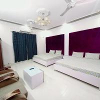 Guest House Rose Palace، فندق في Gulshan-E-Jamal، كراتشي