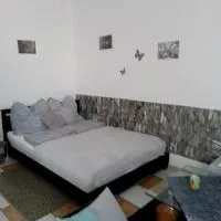 Schöne Studiowohnung, renoviert, zentrale Lage, hotel v destinácii Saarlouis