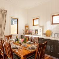 6KM to CBD Convenient 5BR Queenslander Coorparoo, hotel a Coorparoo, Brisbane