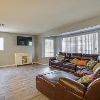 Updated El Centro Home with Private Patio, hotel near Imperial County Airport - IPL, El Centro