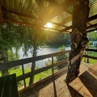 Cottage by the water in beautiful nature, hotelli kohteessa Košické Hámre