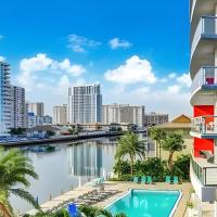 Luxury Waterfront Condo with Pool King Beds, מלון ב-Hallandale Beach, הלנדייל ביץ'