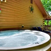 Goldfinch Rustic - Retreat w Hot Tub& Fire Pit, hotel en Ellijay