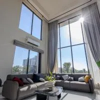 Cahaya - Beachouse 4BHK Villa with Jacuzzi & Home Theatre, 7 minute walk to the beach，曼德維的飯店