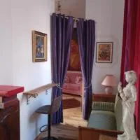 Le couvent des Capucines - Dortoir vélo Via Rhona - Les petites Féés, hotel i Saint-Vallier
