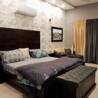 Centrally located Villa in the middle of Lahore, hotel in Johar Town, Lahore