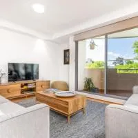 2BR 2BA Apt with Dedicated Workspace and Free parking - Hosted by CanStay โรงแรมในKingston 