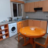 Pari Holiday apartments, отель в Пафосе, в районе Клорака