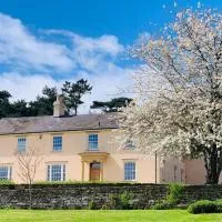 Beautiful farm house with dedicated sitting and media room for guest's use, hotelli kohteessa Charwelton