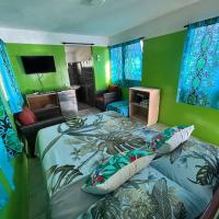 Tiny house avec scooter, hotel poblíž Letiště Fare - HUH, Puahua