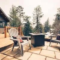 Luxury Mountain Cabin with Views, Hot Tub, Fire Pit, by Forest & Peak Retreats, Hotel in Cascade-Chipita Park