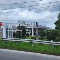 Porlak Hebron Family Homestay Silangit, hotel in Siborongborong