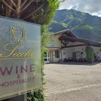 Relais diVINO, hotel u gradu Ala
