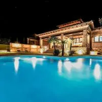 Luxe Experience Toledo * Pool * BBQ * Billar、Layosのホテル