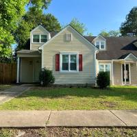 Cozy Entire Home 9 min from RAFB w Large Bedrooms, hotel dekat Middle Georgia Regional Airport - MCN, Warner Robins