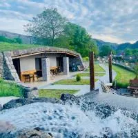 Hotel Hobbiton near Vardzia Caves, hotel u gradu T'mogvi