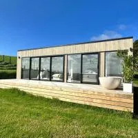 Luxury Farm Cabin - Coastal Views, hotel a Wharehine