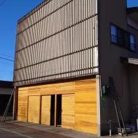 白神山地の麓でヤギのいるゲストハウス　あわじ商店, hotel v destinácii Fujisato