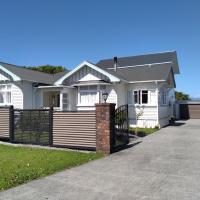 My Place: Hokitika, Hokitika Airport - HKK yakınında bir otel