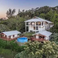 Apricari Villa / Luxury Views / 5 BDRM / Pool、ロアタンにあるGuanaja - GJAの周辺ホテル
