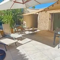 Studio cosy avec terrasse et accès piscine, hotel a Aurec-sur-Loire