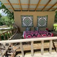 Peaceful holiday home by the Ugam river, hotell i Khumson