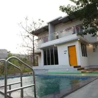 Aum Villa Pet Friendly, hótel í Karjat