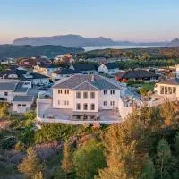Villa Freya with stunning sea view, hotel en Kristiansund