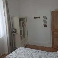 Agréable chambre, salle de bain privative, la plaçotte, hotell i Saint-Clar