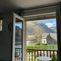 Bielle, pyrénées atlantiques 64260, appartement neuf 38m2 4 pers avec piscine, hotel en Bielle