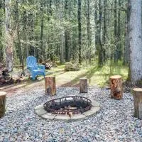 Mins to Woodruff Lakes: Pet-Friendly Cabin!, hotel sa Woodruff