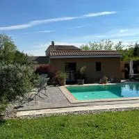 Chambre dans le jardin et sa SDB indépendante, hotel en Colonzelle