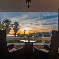 Sea View W Balcony 2 Mins Walk To Beach & Casino: Estoril şehrinde bir otel
